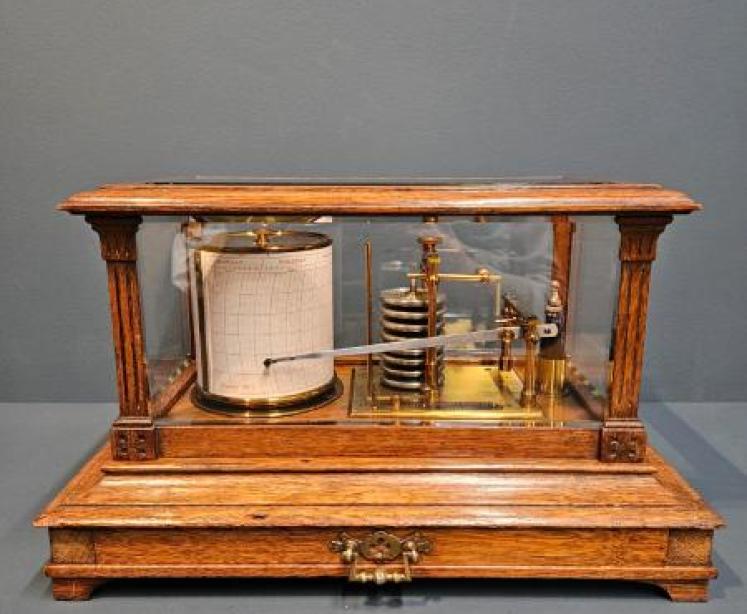 Edwardian Oak Cased Barograph - Image 3