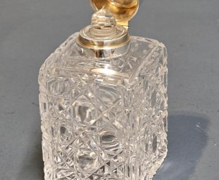 Outstanding Quality Silver and Enamel Scent Bottle - Image 6