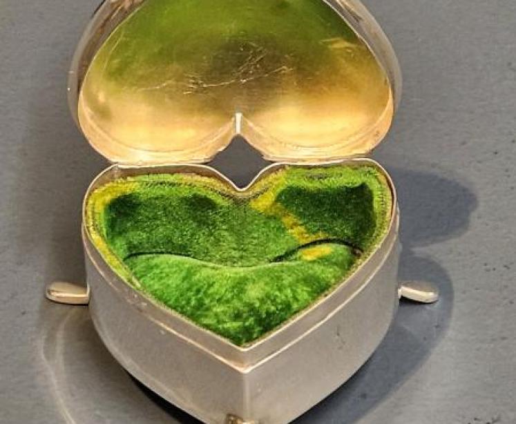 George V Silver Heart Shaped Ring Box - Image 4