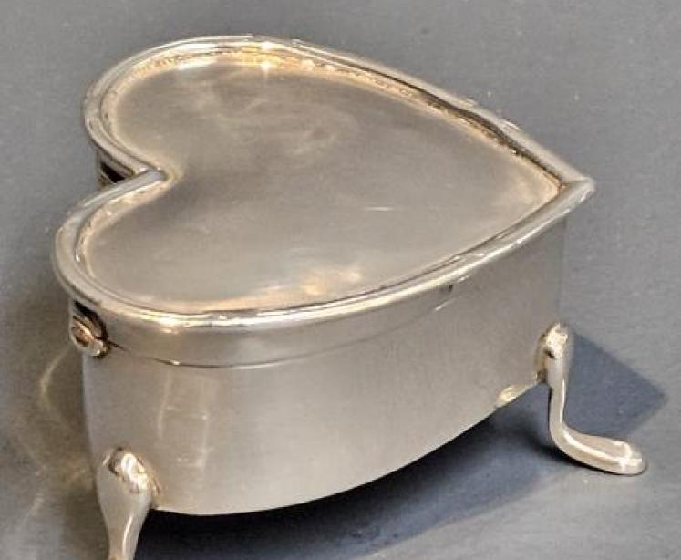 George V Silver Heart Shaped Ring Box - Image 6