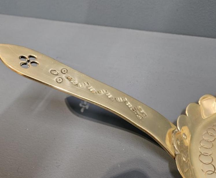 Pair of Brass Arts and Crafts Chamber Sticks - Image 3