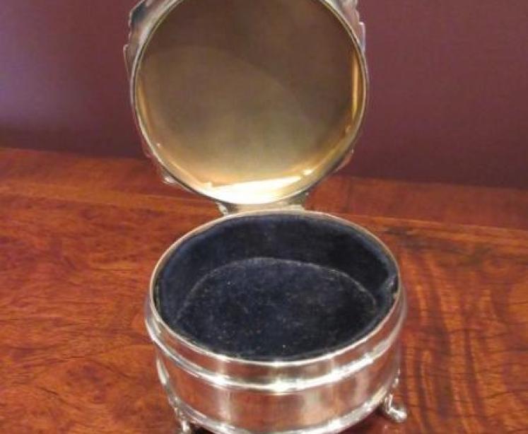 George V Period Silver Engined Turned Ring Box - Image 2