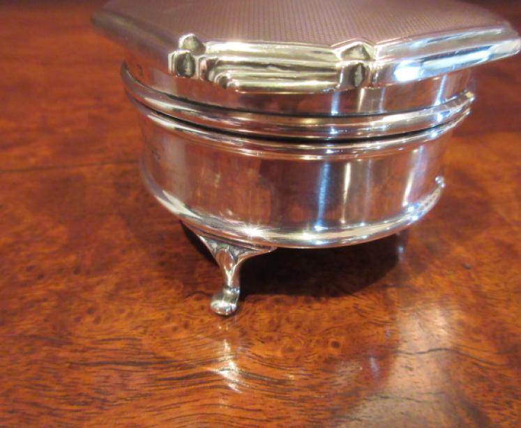 George V Period Silver Engined Turned Ring Box - Image 4