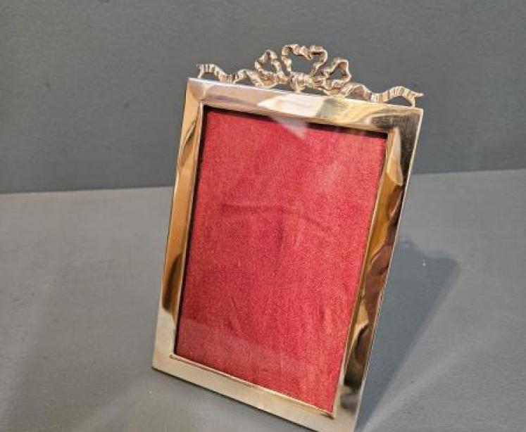 Edwardian Silver Photo Frame With Ribbon Crest - Image 2