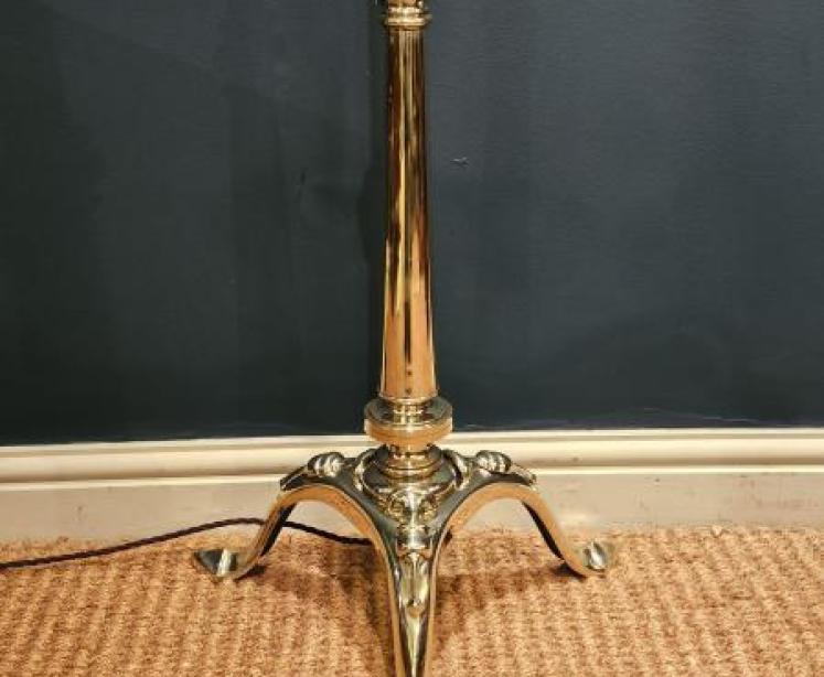  Quality Late Victorian Brass Standard Lamp - Image 5