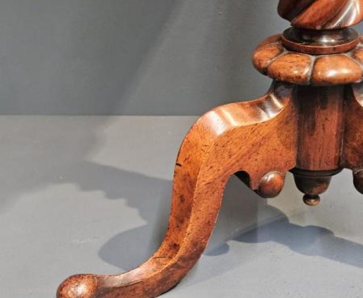 Superb Mid Victorian Burr Walnut Wine Table  - Image 6