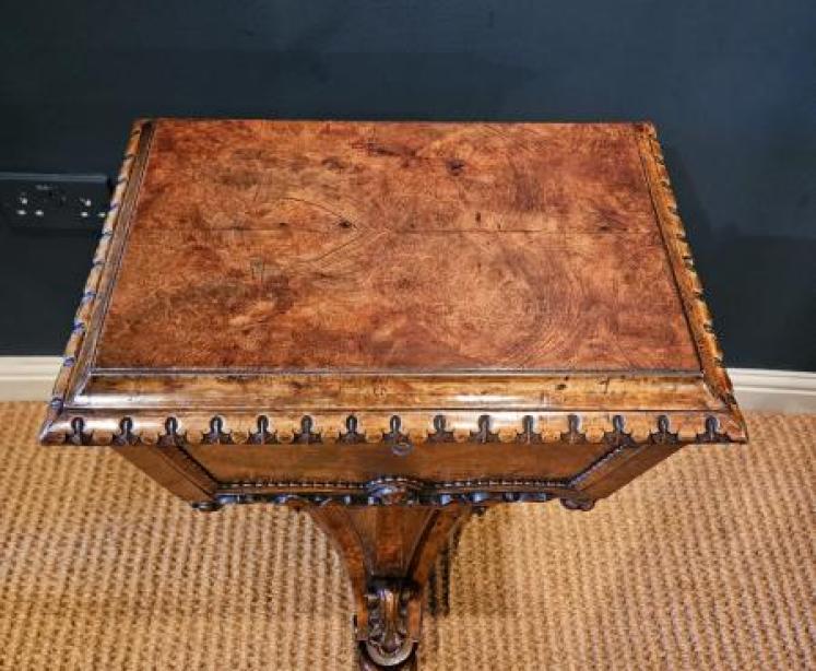 William IV Walnut Teapoy  - Image 7