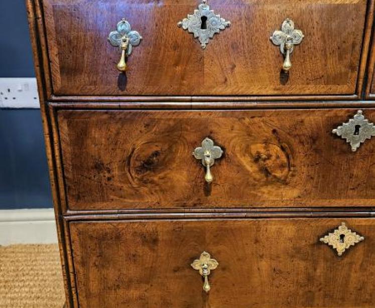 Small Proportioned William and Mary Walnut Escritoire - Image 6