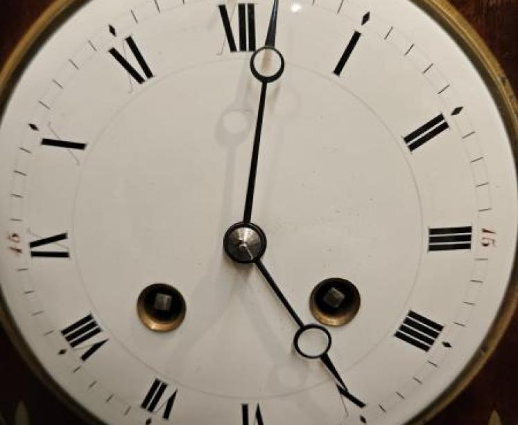 Victorian Brass Inlaid Mahogany Mantel Clock - Image 3
