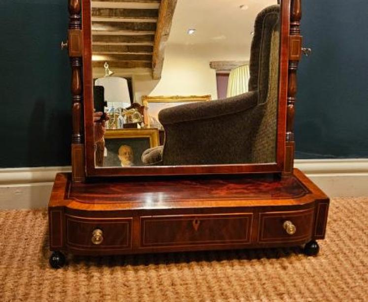 Early Victorian Mahogany Toilet Mirror  - Image 3