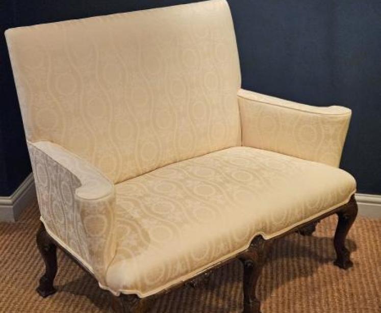 Fine Quality Small George III Style 2 Seater Sofa - Image 1