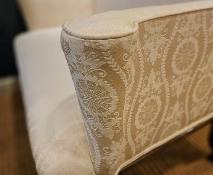 Fine Quality Small George III Style 2 Seater Sofa - Image 7