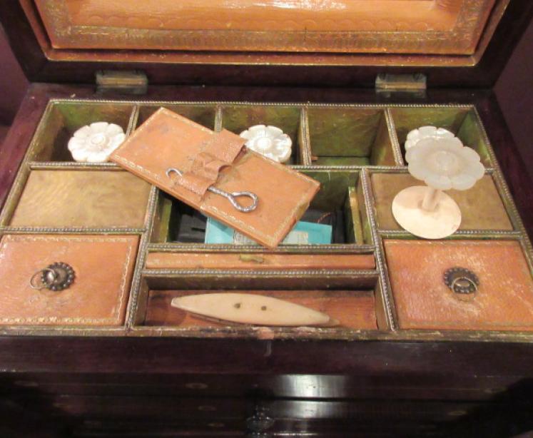 Early Victorian Rosewood Ladies Sewing & Jewel Casket - Image 4