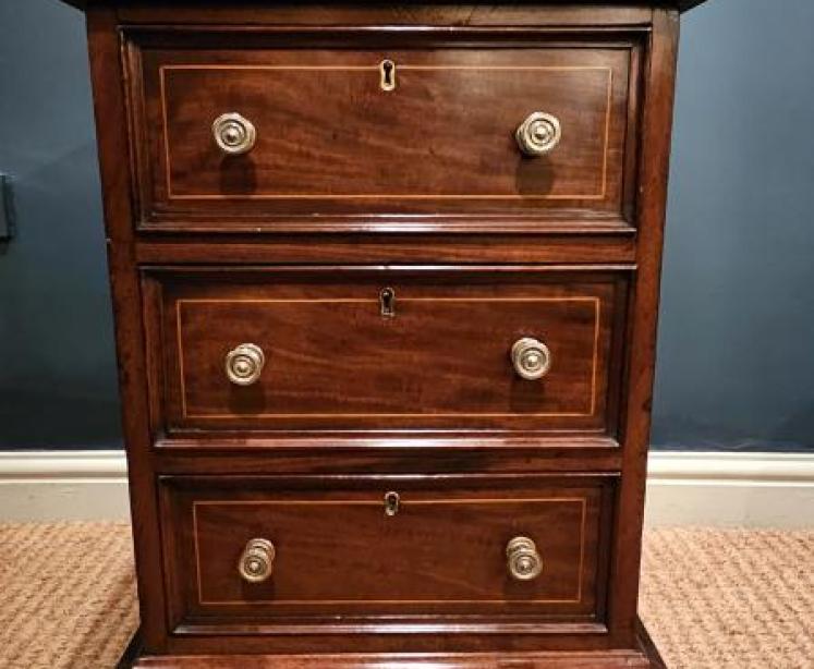 Pair of Victorian Mahogany Bedside Cabinets - Image 5