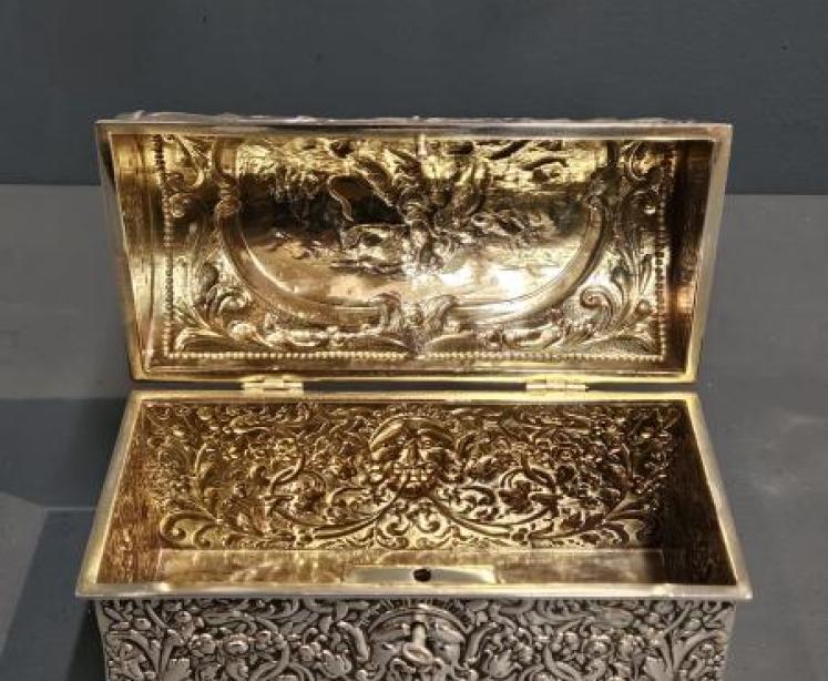 Large Chester Silver Domed Top Casket - Image 4