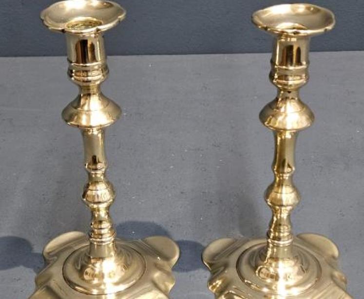 Pair of George III Brass Petal Base Candlesticks - Image 3