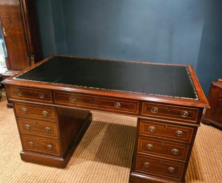 Victorian Mahogany Pedestal Desk - Image 1