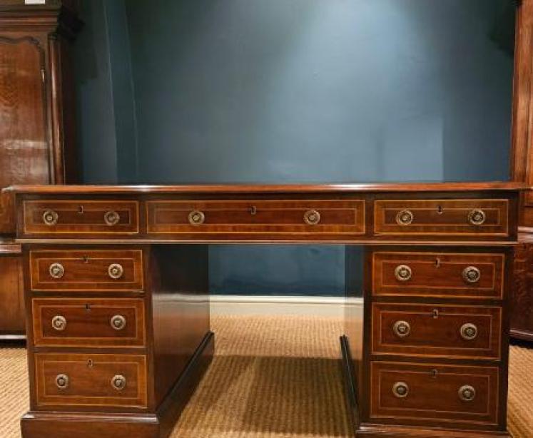 Victorian Mahogany Pedestal Desk - Image 2