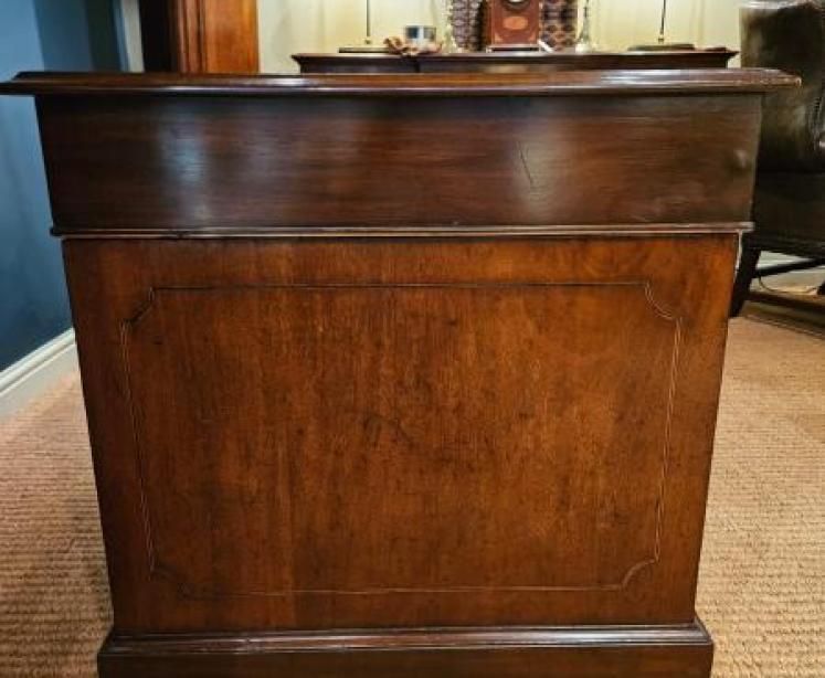 Victorian Mahogany Pedestal Desk - Image 3