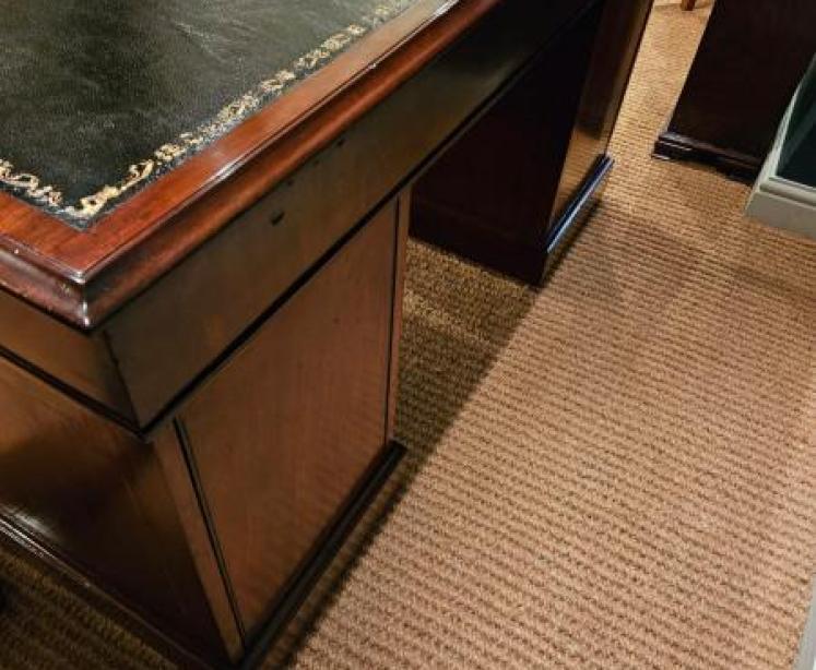 Victorian Mahogany Pedestal Desk - Image 7