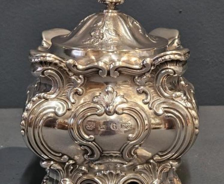 Large Early Victorian Silver Tea Caddy - Image 1