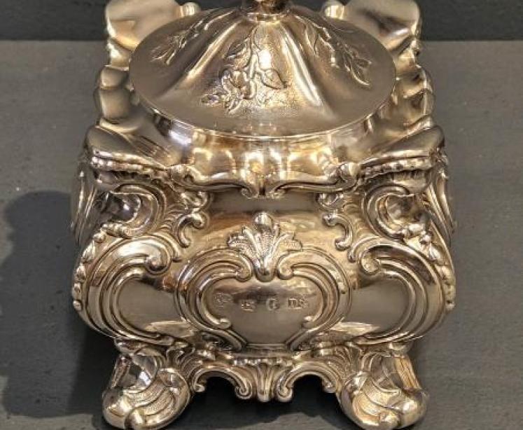 Large Early Victorian Silver Tea Caddy - Image 2