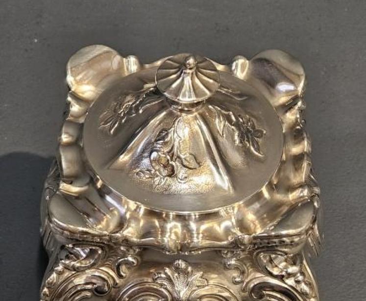 Large Early Victorian Silver Tea Caddy - Image 5