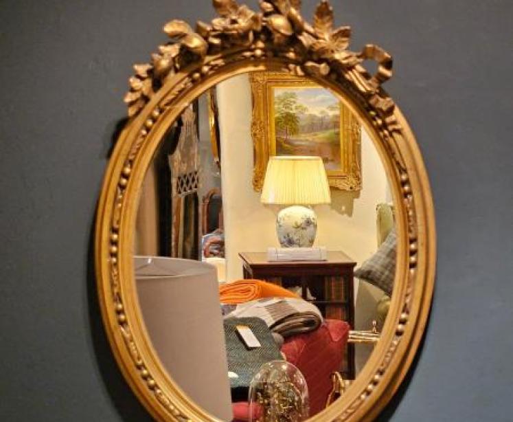 Victorian Rose Crest Gilt Mirror - Image 1