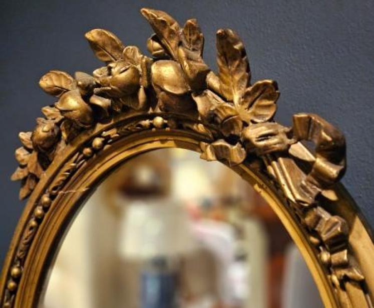 Victorian Rose Crest Gilt Mirror - Image 6