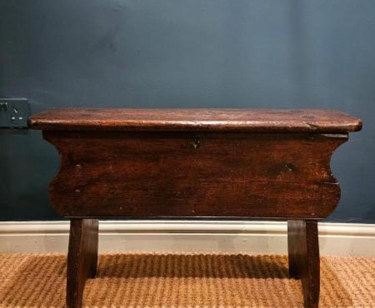 George III Pine and Elm Six Plank Coffer - Image 6
