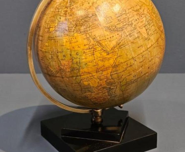 1930's Phillips 6" Globe - Image 1