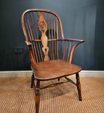 Georgian Yew Wood Windsor Chair