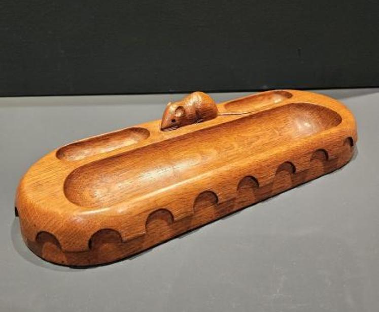 Thompsons of Kilburn Mouseman Desk Tidy and Pen Tray - Image 1