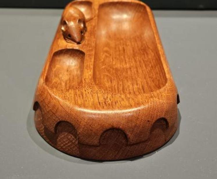 Thompsons of Kilburn Mouseman Desk Tidy and Pen Tray - Image 5