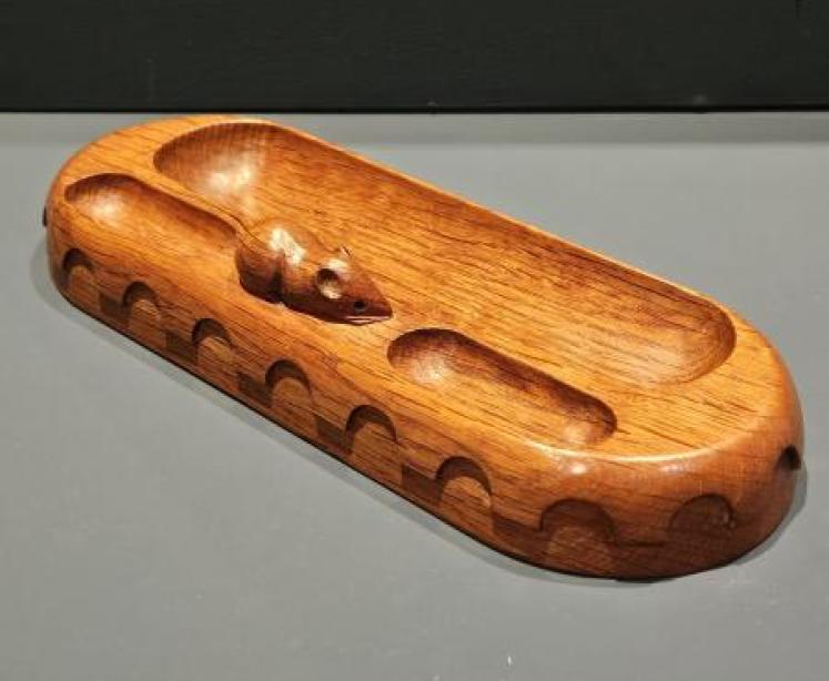 Thompsons of Kilburn Mouseman Desk Tidy and Pen Tray - Image 6