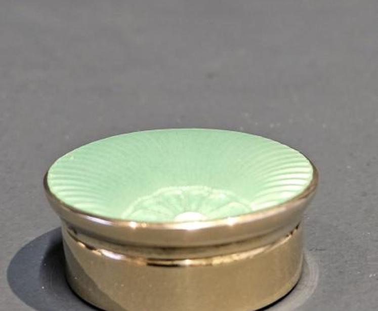 Superb Silver Gilt Enamel Top Pill Box - Image 1