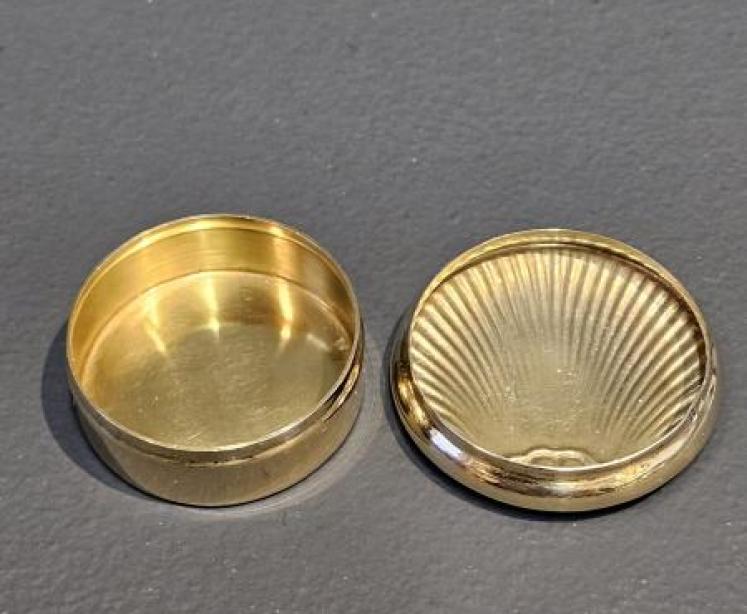 Superb Silver Gilt Enamel Top Pill Box - Image 4