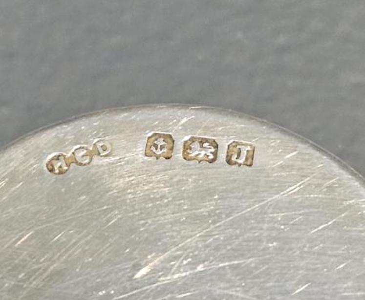 Superb Silver Gilt Enamel Top Pill Box - Image 5