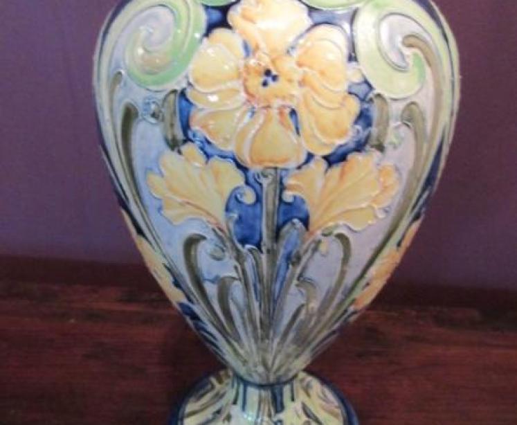 Art Nouveau Moorcroft Florin Daffodils Shaped Vase - Image 3