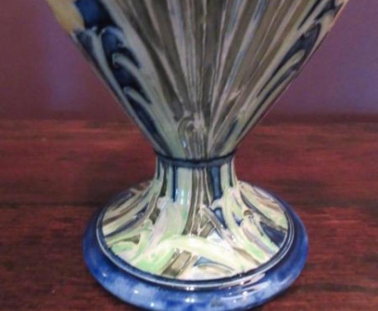 Art Nouveau Moorcroft Florin Daffodils Shaped Vase - Image 5