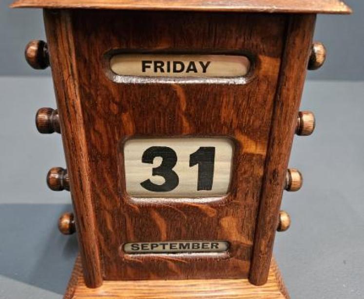 Edwardian Oak Perpetual Desk Calendar - Image 6