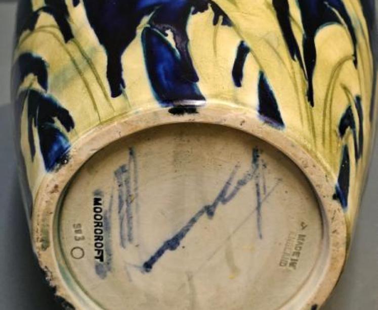 Large Moorcroft Big Poppy Vase  - Image 3