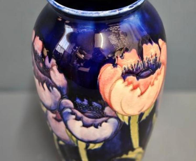 Large Moorcroft Big Poppy Vase  - Image 6