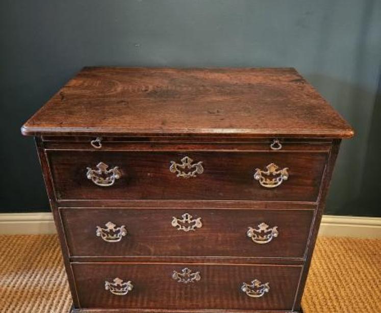 Small George III Mahogany Chest with Brushing Slide - Image 2