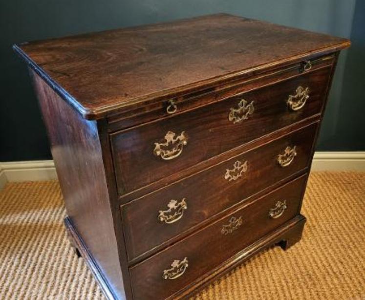 Small George III Mahogany Chest with Brushing Slide - Image 4