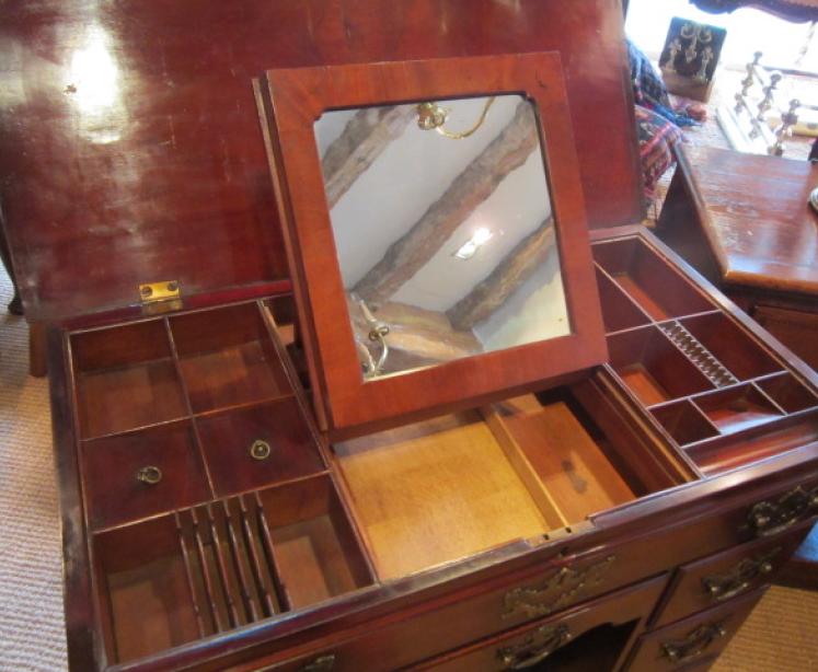 Stunning George II Red Walnut Kneehole Desk - Image 3