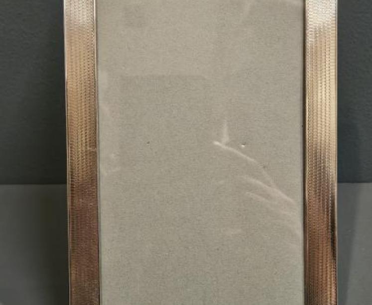 George V Engine Turned Silver Photo Frame - Image 2