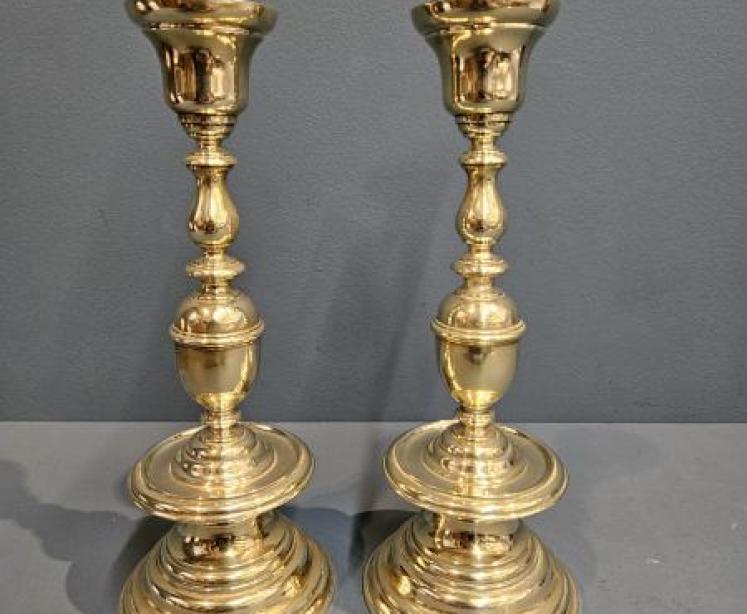 Victorian circular base Brass Candlesticks - Image 1