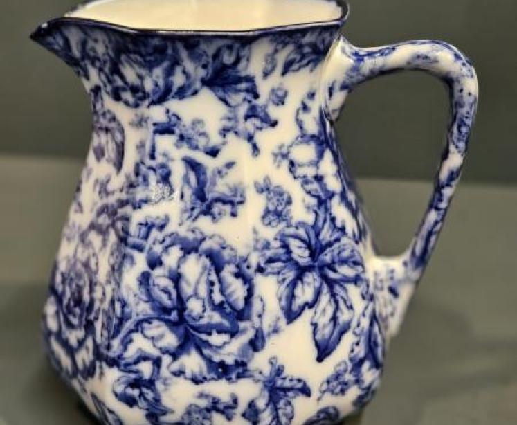 Set of 3 Victorian Losol Ware Jugs  - Image 4