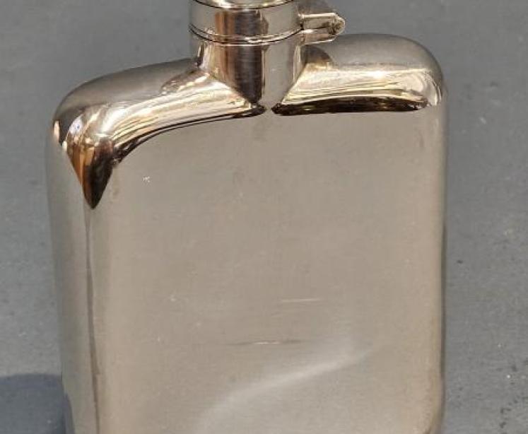 George V Curved Silver Hip Flask - Image 1